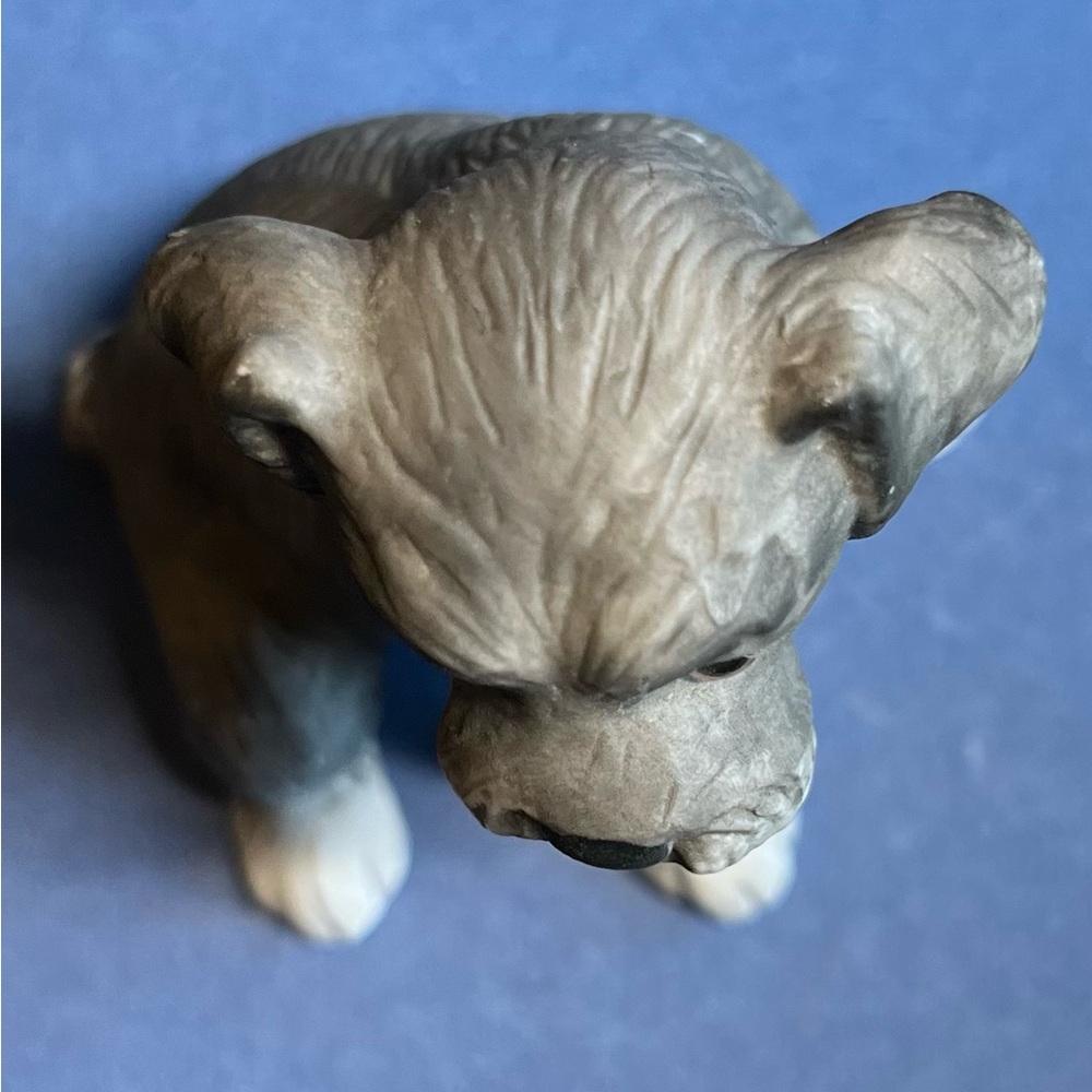 Schnauzer Dog Seated Puppy figurine Fenton gray white - Picture 6 of 10